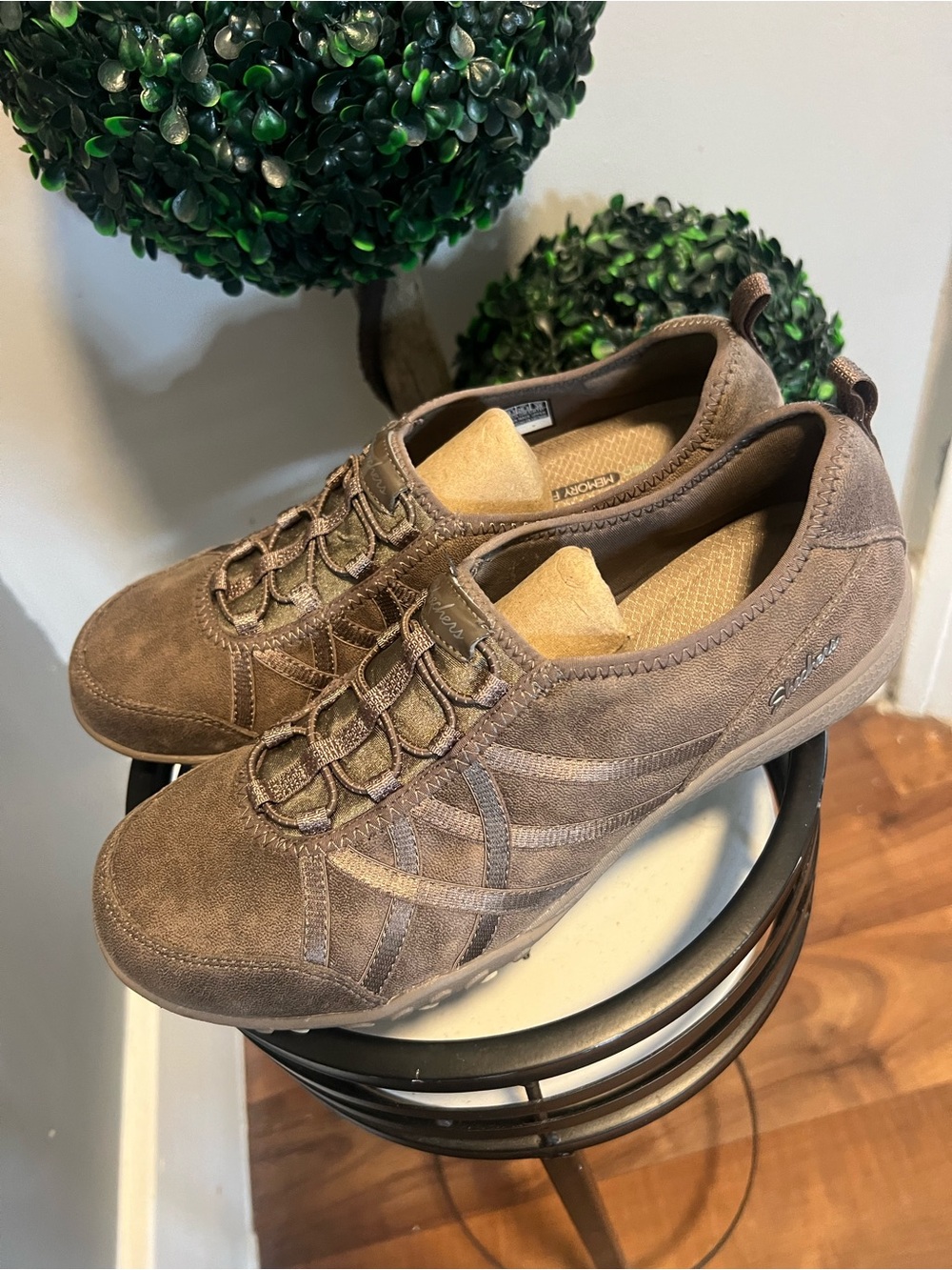 Skechers Men’s Brown Suede Lace-Style Casual Sneakers